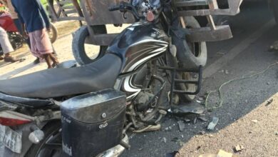 লরির সঙ্গে বাইকের সংঘর্ষ