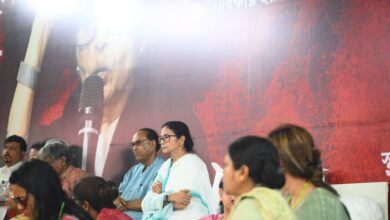 কলকাতার ধর্মতলায় ধর্নায় মমতা ব্যানার্জী