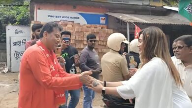 হাত মেলালেন সায়নদীপ -সায়ন্তিকা