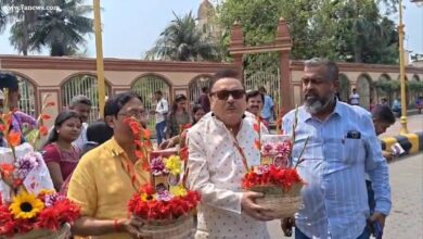 দক্ষিণেশ্বরে পুজো দিলেন মদন মিত্র