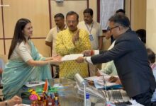 মনোনয়ন জমা দিচ্ছেন কোয়েল মল্লিক