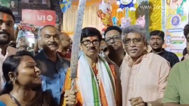 রামনবমীর মিছিলে অস্ত্র হাতে খড়দহের বিজেপি প্রার্থী