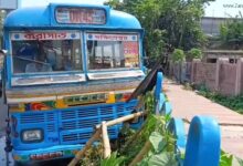 দুর্ঘটনাগ্রস্ত বাস, বরাতজোরে রক্ষা যাত্রীদের