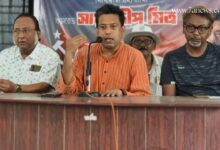 থিম সং প্রকাশ অনুষ্ঠানে বক্তব্য রাখছনে সায়নদীপ