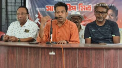 থিম সং প্রকাশ অনুষ্ঠানে বক্তব্য রাখছনে সায়নদীপ