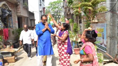 প্রচারে স্থানীয়দের আশীর্বাদ প্রাপ্তি তীর্থঙ্করের