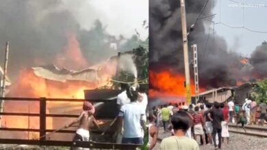 আগুনের গ্রাসে সন্তোষপুরের বস্তি