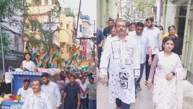 প্রচারে ব্যস্ত অদিতি মুন্সী,সঙ্গী মনীষ মুখার্জী