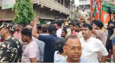 TMC-BJP'র বচসায় উত্তেজনা বরানগর