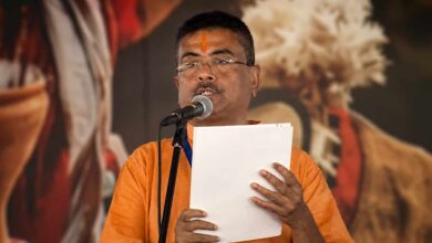 শপথ নিচ্ছেন শুভেন্দু অধিকারী