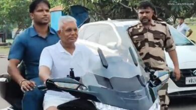 বাইকে সওয়ার দিলীপ ঘোষ