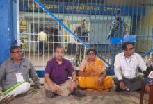ক্ষুদিরাম অনুশীলন কেন্দ্রের স্ট্রংরুমের বাইরে অবস্থান কুনাল - শশীর
