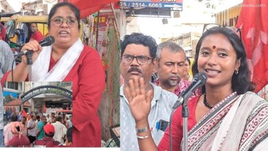 বিক্ষোভ কর্মসূচিতে বক্তব্য রাখছেন গার্গী চ্যাটার্জী (বাঁদিকে) এবং দীপ্সিতা ধর ( ডানদিকে)
