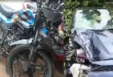 দুর্ঘটনার জেরে ক্ষতিগ্রস্ত বাইক ও ঘাতক গাড়ি