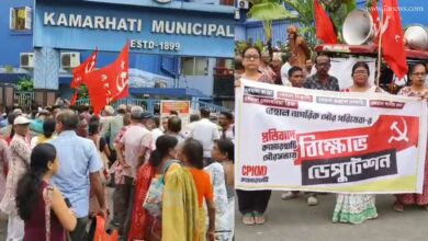 কামারহাটীতে বেহাল পৌর পরিষেবার প্রতিবাদে পথে বামেরা