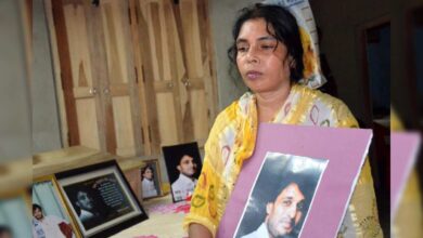 ভাইয়ের স্মৃতি আঁকড়ে বরুনের দিদি